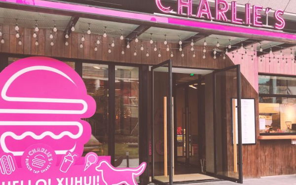 CHARLIE'S粉红汉堡