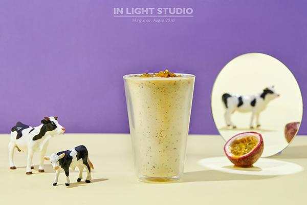 一只酸奶牛宣传图