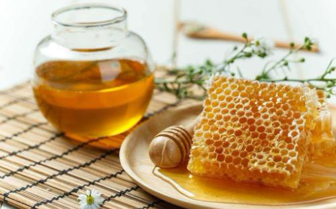 蜂蜜是否要放冰箱里保存？