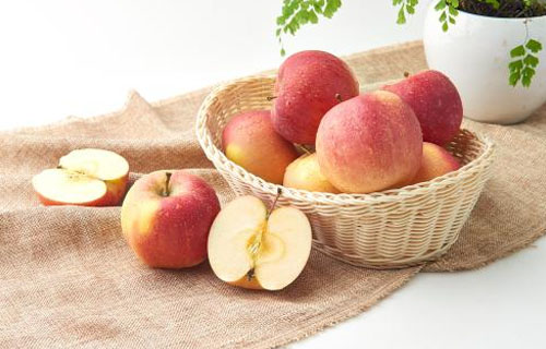 秋天皮肤干燥适合吃什么水果?