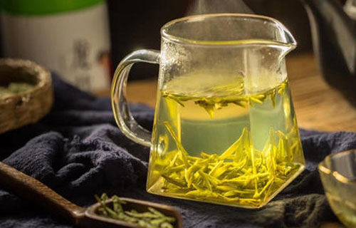 炎热的夏季，喝绿茶最消暑！