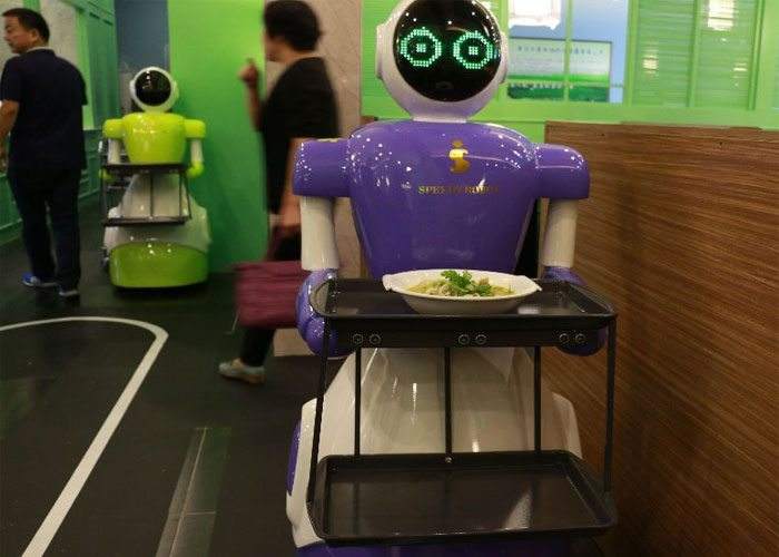 送餐机器人发展成熟，距离普及还有多远？