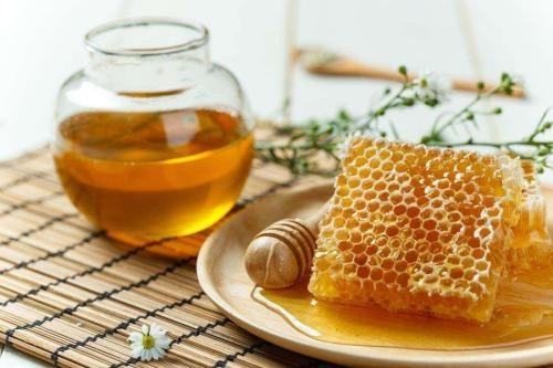 蜂蜜是否要放冰箱里保存？