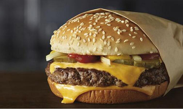 麦当劳美国餐厅开始用鲜牛肉