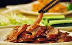 北京去年餐饮收入首破千亿元