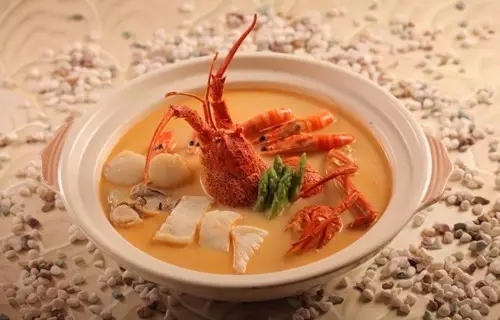 潮式鱼汤银萝龙虾煮海鲜