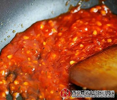 炒菜培训香辣虾教程_简单的茄汁大虾的做法