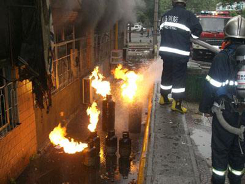 厦门餐馆煤气爆燃三家店面受损