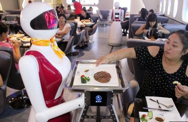 服务机器人能解决餐饮用工荒吗