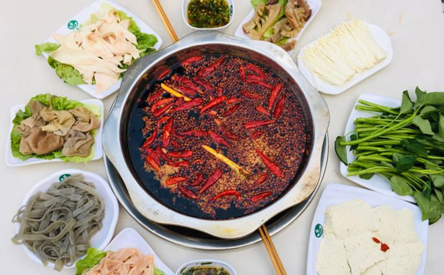 枇杷园食为鲜火锅，源于正宗，味于自然 