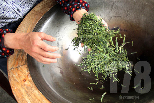 县城莫名的茶一年可以赚多少？莫名的茶口碑怎么样？